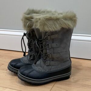 Sorel Gray Joan of Arc Kids Snow boots Size 2
